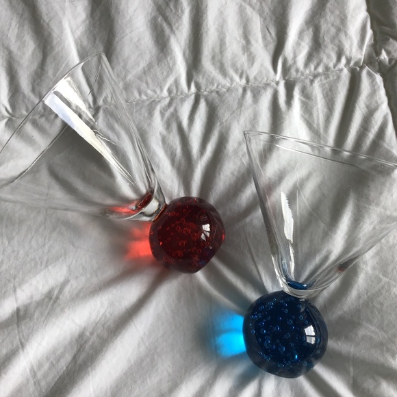SET OF TWO  VINTAGE CONTROLLED BUBBLES BALL BASE MARTINI GLASSES - Picture 1 of 6